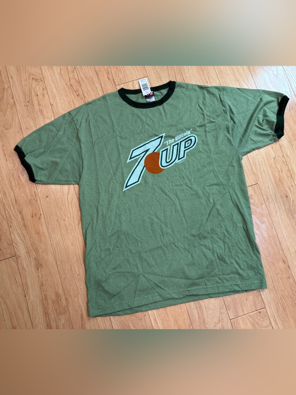 TNT 7UP The Uncola Ringer T-Shirt Men’s XL Green Retro Soda Graphic NWT